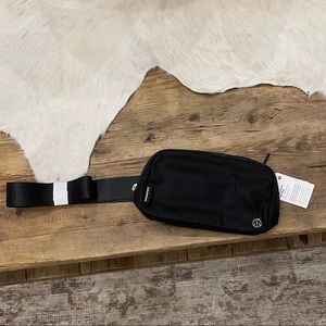 Lululemon everywhere belt bag